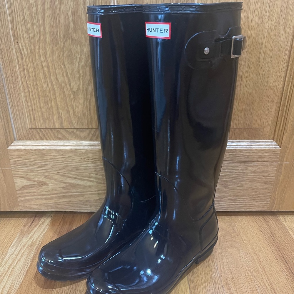 Women’s Tall Gloss Hunter Boots with Hunter Boot Socks